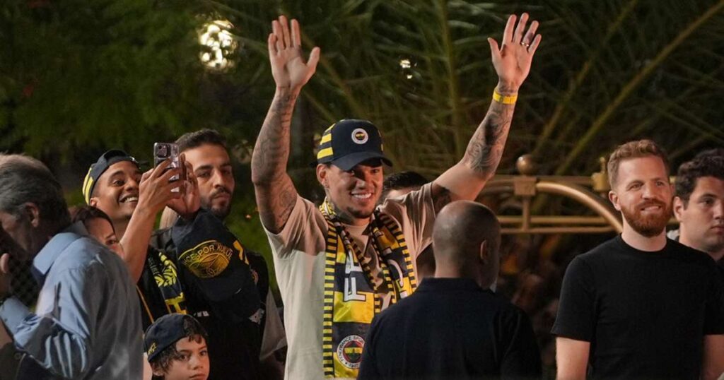 Éderson join Fenerbahçe from man city