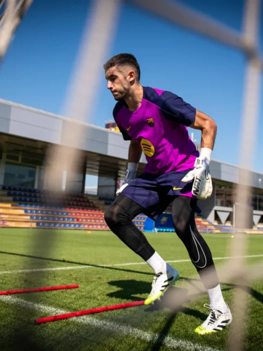 Joan Garcia is back to barcelona team