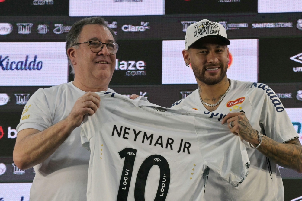 Neymar jr signs new deal with santos