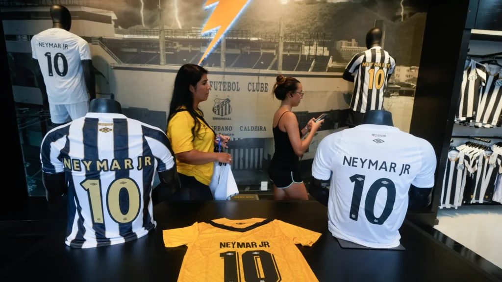 Neymar jr signs new deal with santos
