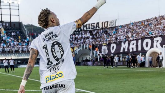 Neymar jr signs new deal with santos