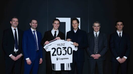 Yildiz signs new deal at Juventus